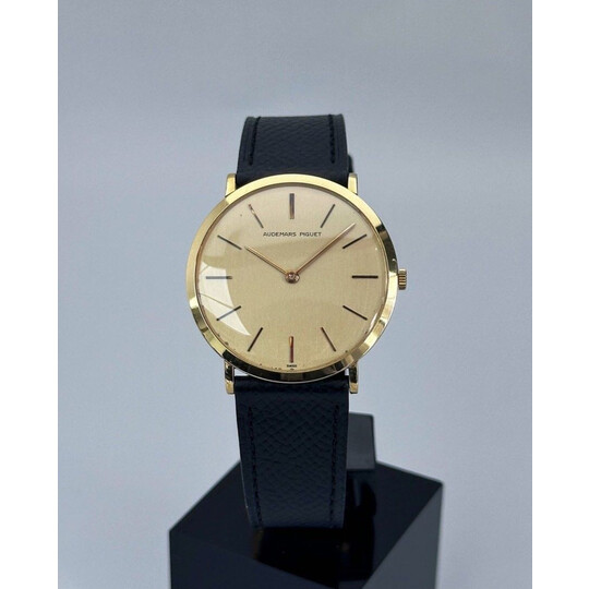 33mm • 1962 Audemars Piguet 18K Gold Calatrava Ultra-Thin Cal.2001 Manual Winding